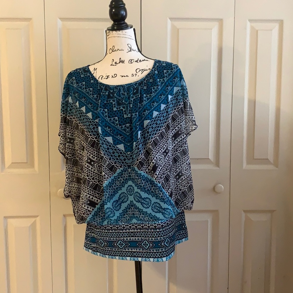 Women’s geometric print top